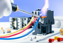 Faut-il impérativement passer par un électricien pour la mise en conformité de notre habitat ? danger confirmite electrique